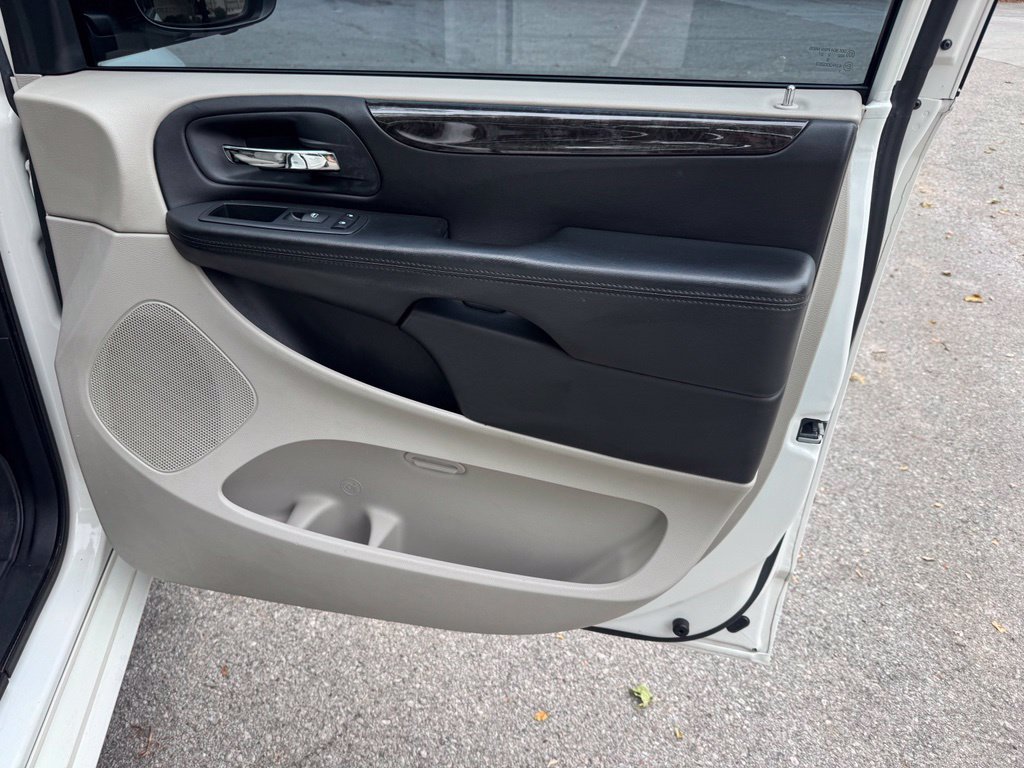 Used 2012 Dodge Grand Caravan SE FWD image 11