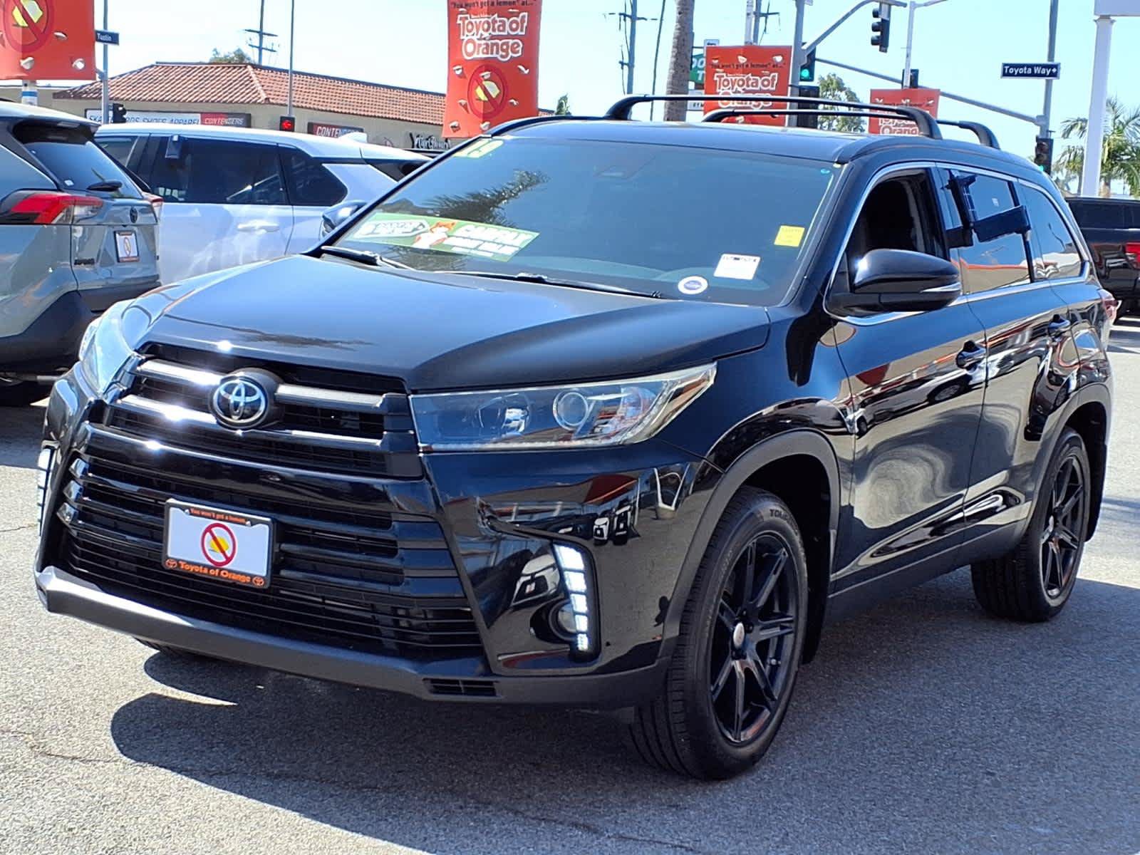 Used 2019 Toyota Highlander SE w/ Carpet Mat Package (TMS) FWD image 3