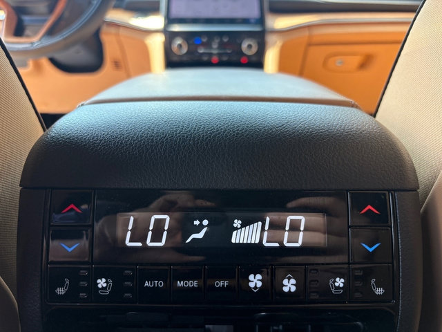 Used 2023 Jeep Grand Cherokee L Summit AWD/4WD image 17