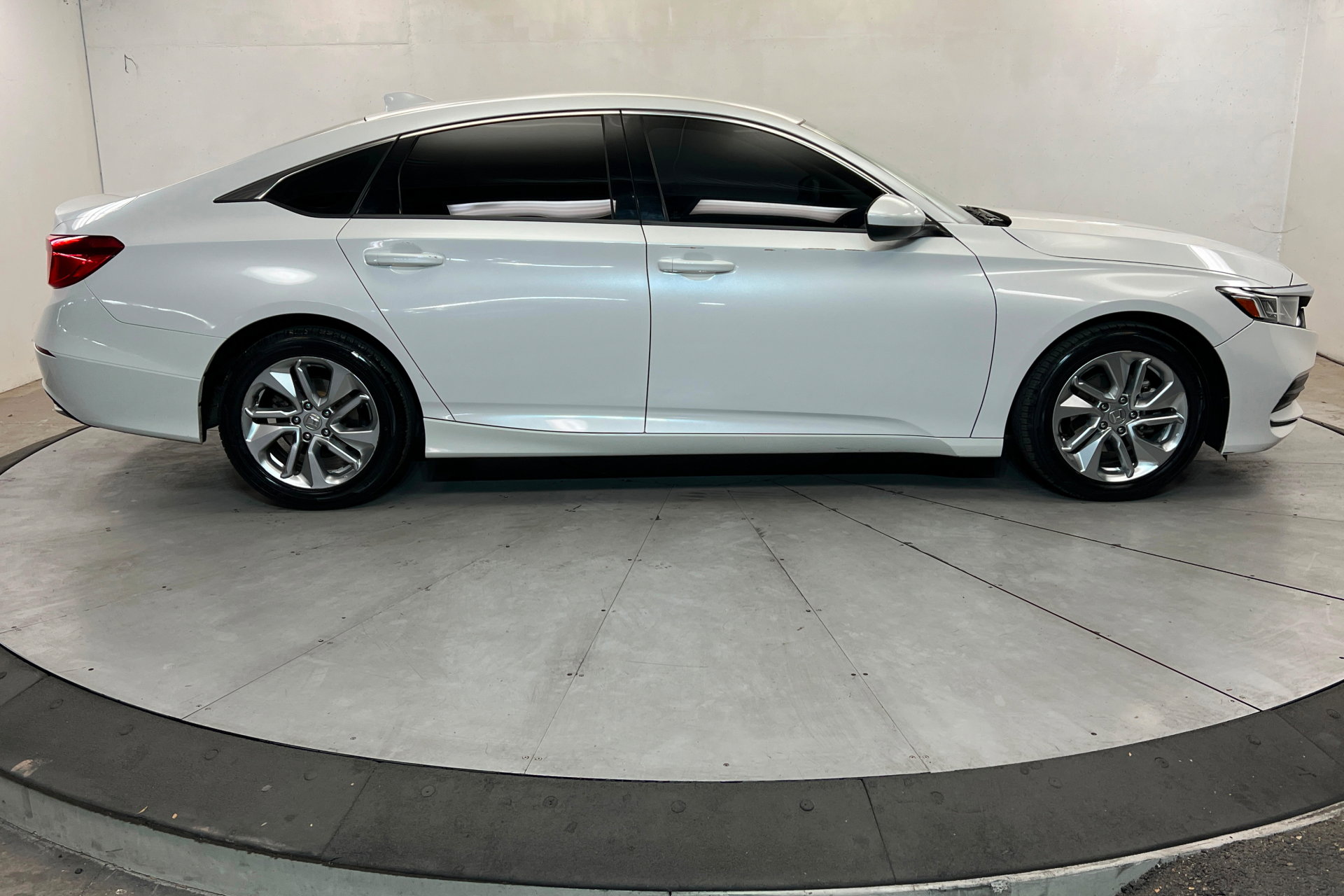 Used 2018 Honda Accord LX image 6