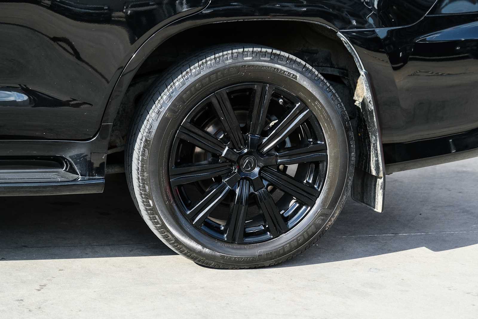 Used 2017 Lexus LX 570 4WD w/ Luxury Package image 18