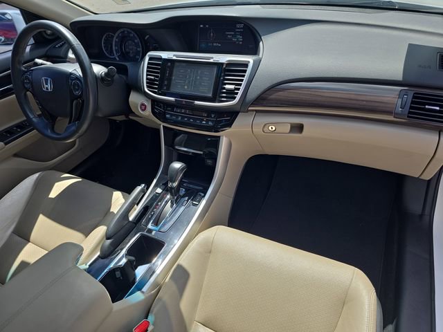 Used 2017 Honda Accord EX-L image 11