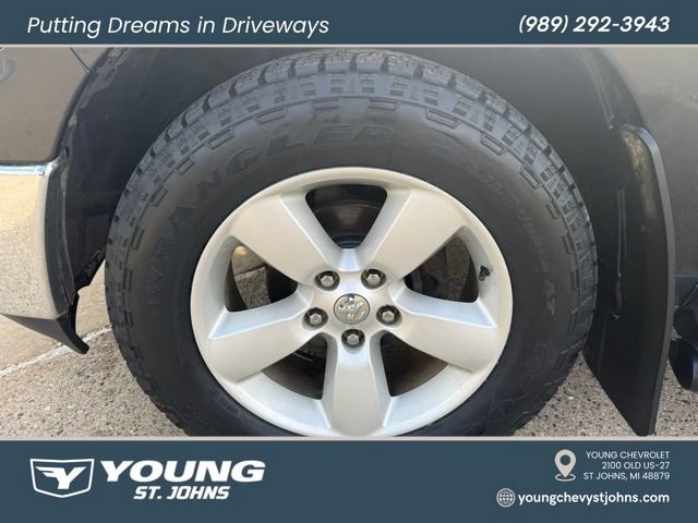 Used 2018 RAM 1500 Classic SLT w/ SLT Plus D←cor Group AWD/4WD image 9