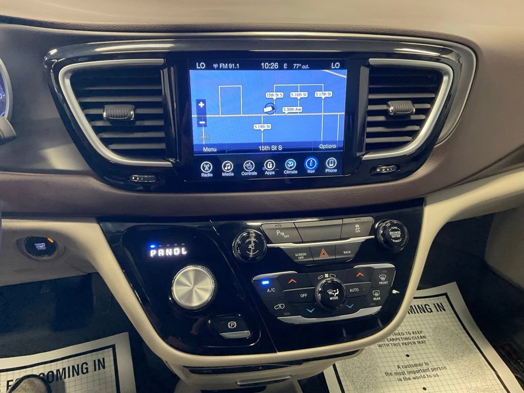 Used 2017 Chrysler Pacifica Touring-L Plus FWD image 10