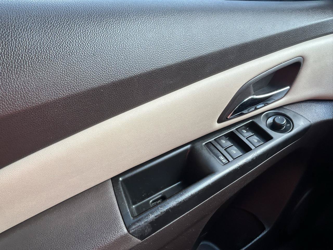 Used 2014 Chevrolet Cruze LT w/ RS Package FWD image 27
