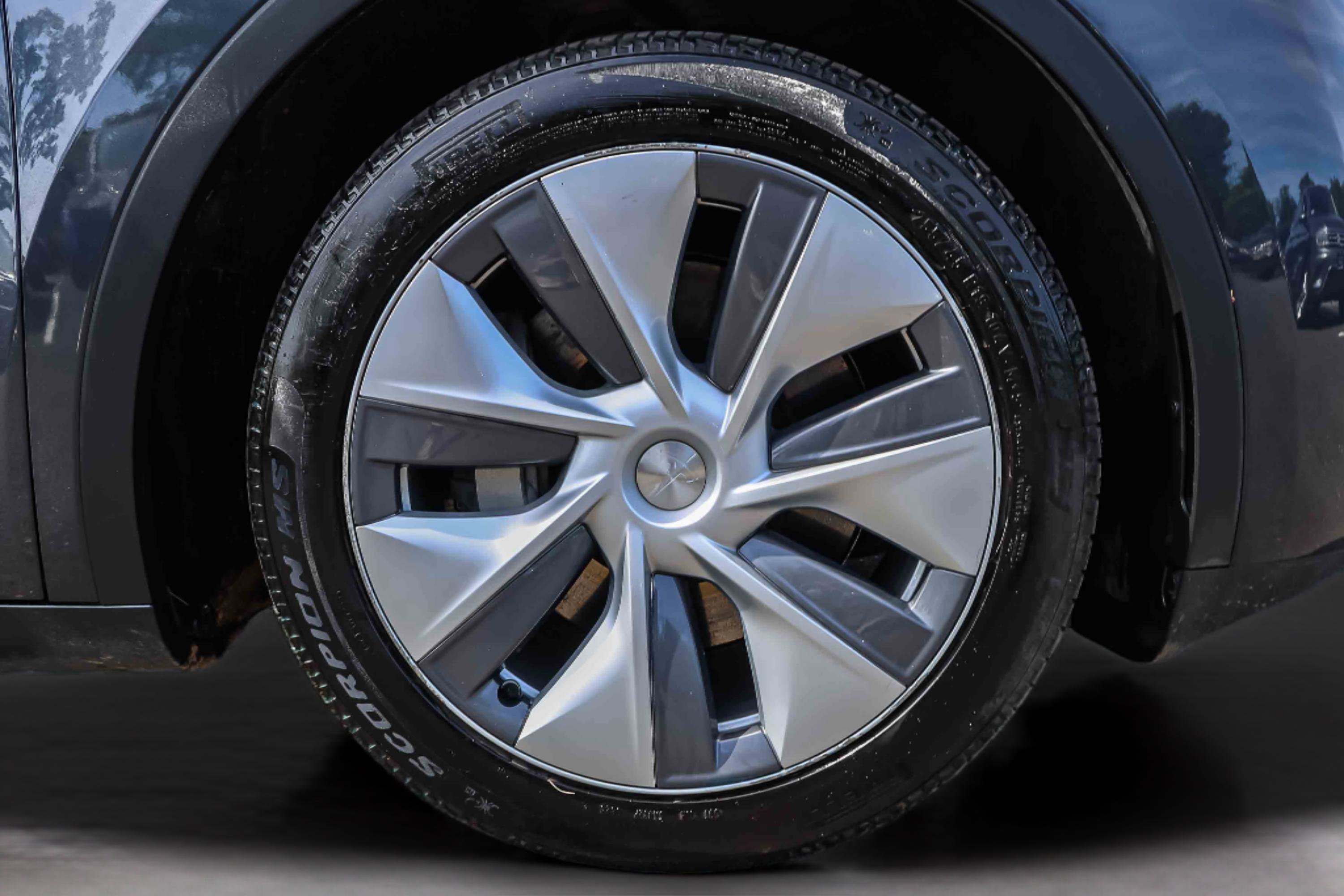 Used 2024 Tesla Model Y Long Range AWD/4WD image 28