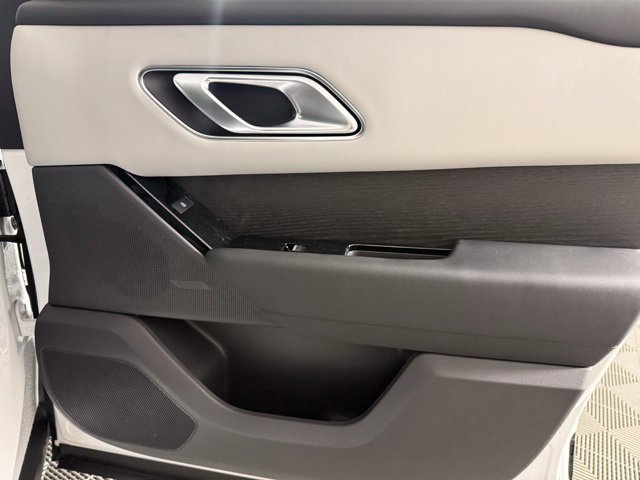 Certified 2026 Land Rover Range Rover Velar Dynamic SE AWD/4WD image 32