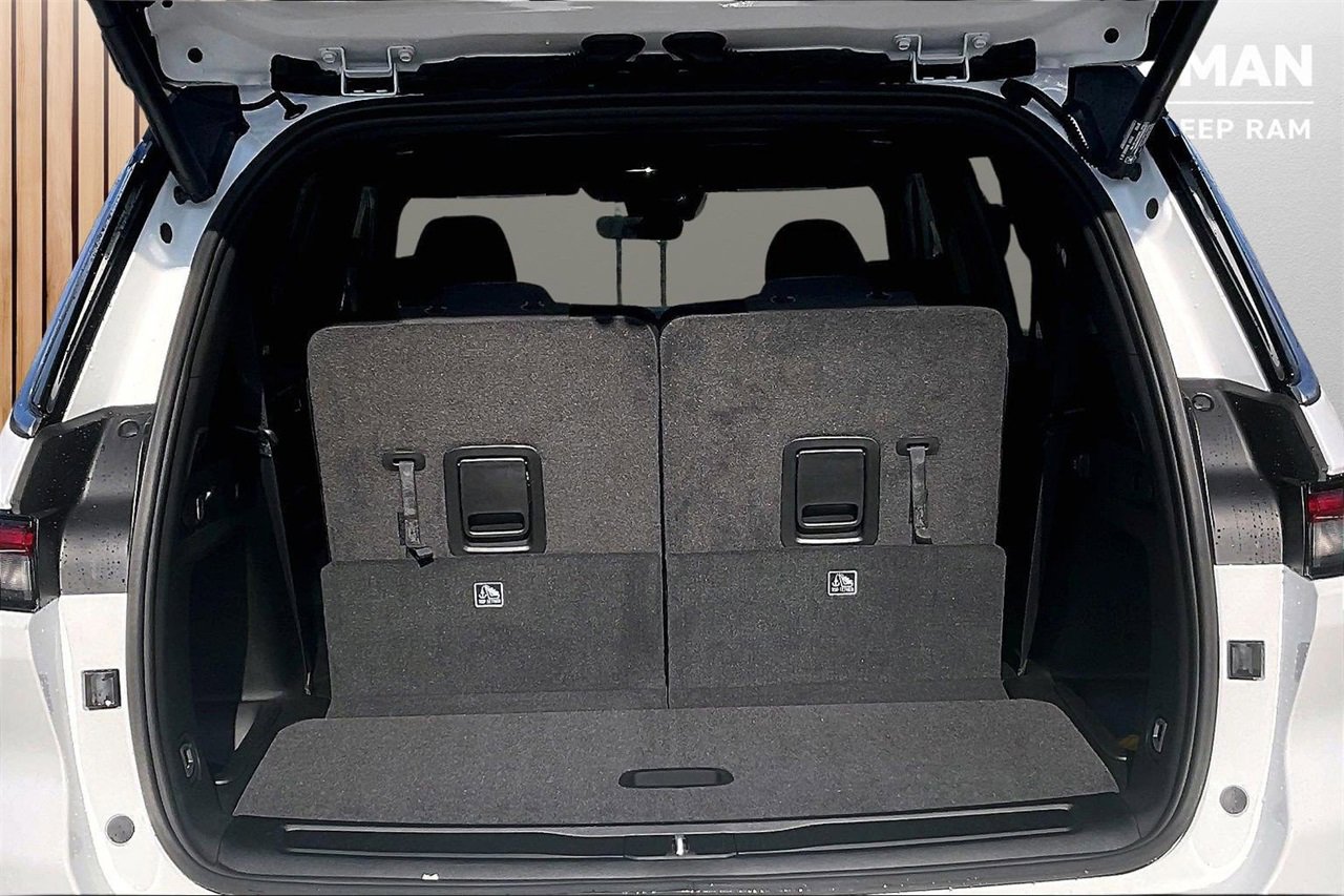 New 2025 Jeep Grand Cherokee L Laredo w/ Luxury Tech Group I image 25