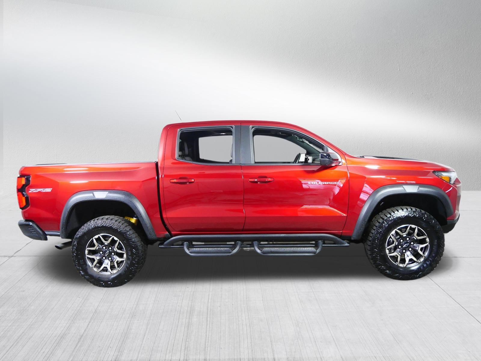 Used 2025 Chevrolet Colorado ZR2 w/ Technology Package AWD/4WD image 8