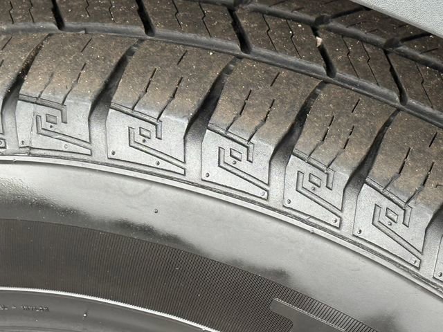 Used 2018 Ford Explorer XLT w/ Equipment Group 202A AWD/4WD image 10