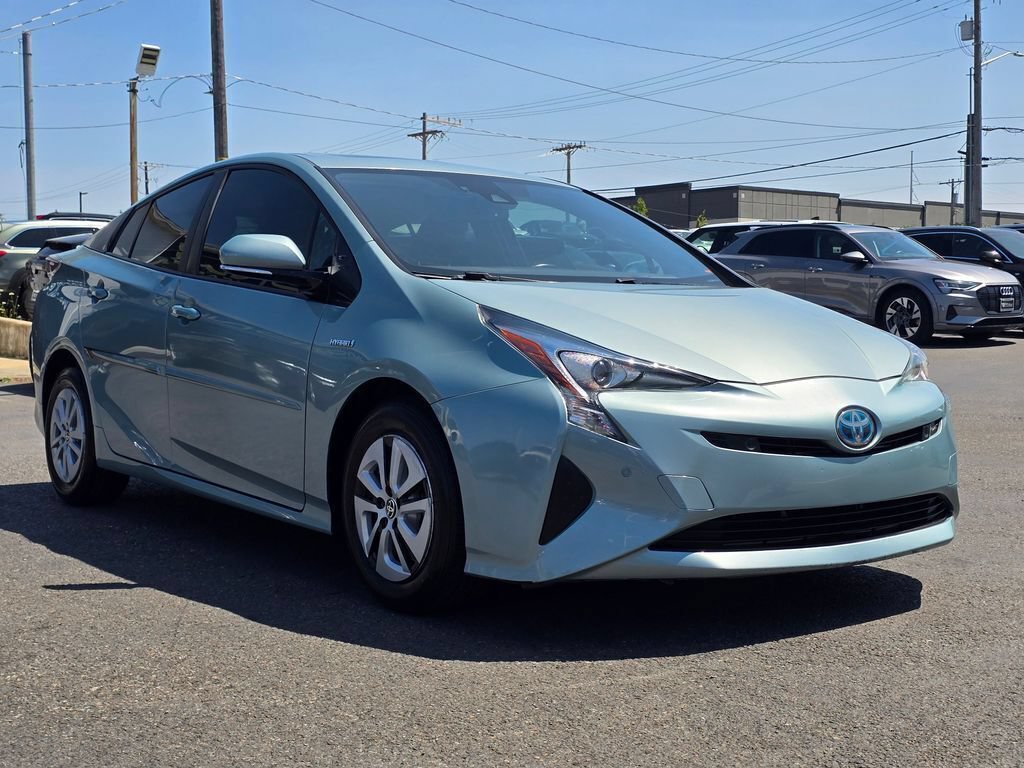 Used 2017 Toyota Prius Four w/ Premium Convenience Package FWD image 4