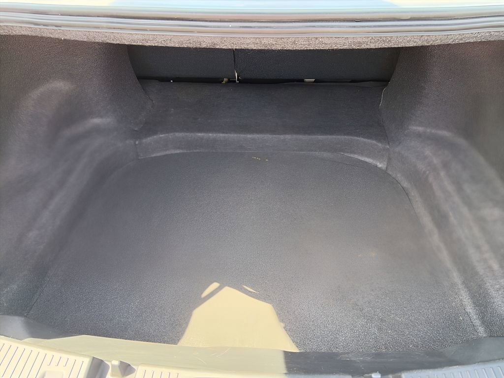 Used 2018 Ford Taurus SEL FWD image 16