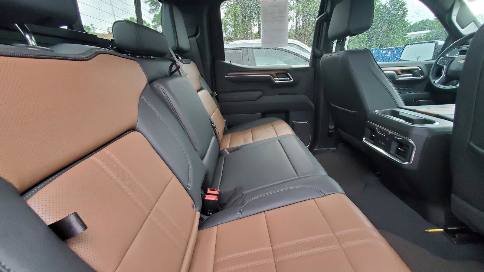 Used 2023 Chevrolet Silverado 1500 High Country w/ Technology Package AWD/4WD image 6