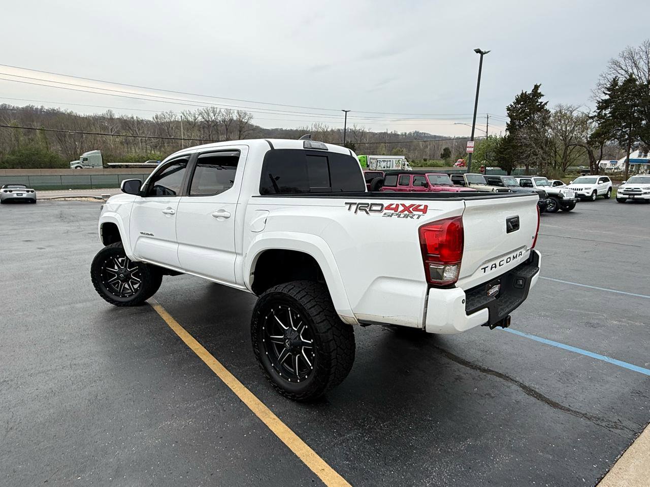 Used 2017 Toyota Tacoma TRD Sport w/ Premium & Technology Package image 4