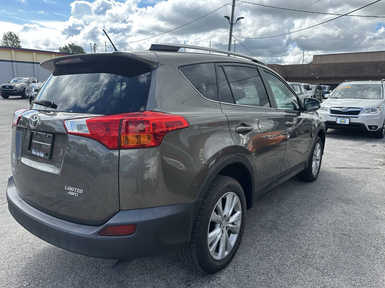Used 2014 Toyota RAV4 Limited AWD/4WD image 4