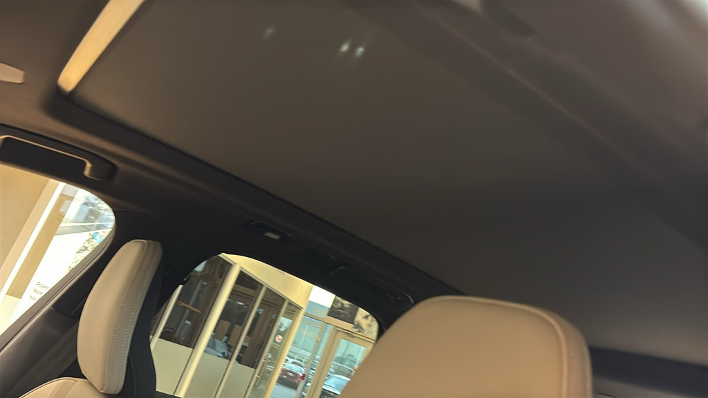 New 2027 Volvo XC60 B5 Plus AWD/4WD image 11