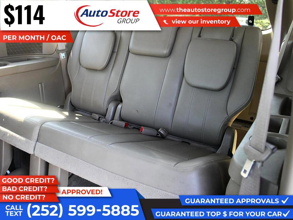 Used 2014 Chrysler Town & Country Touring FWD image 10