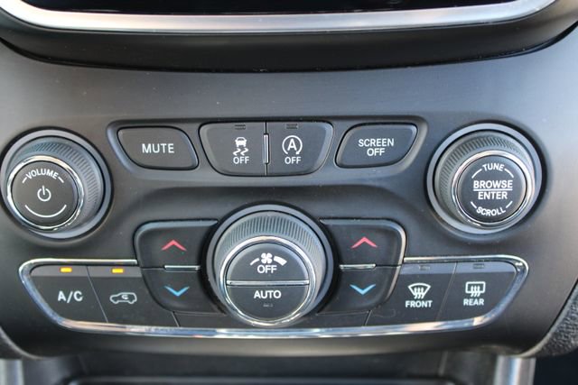 Used 2019 Jeep Cherokee Limited FWD image 30