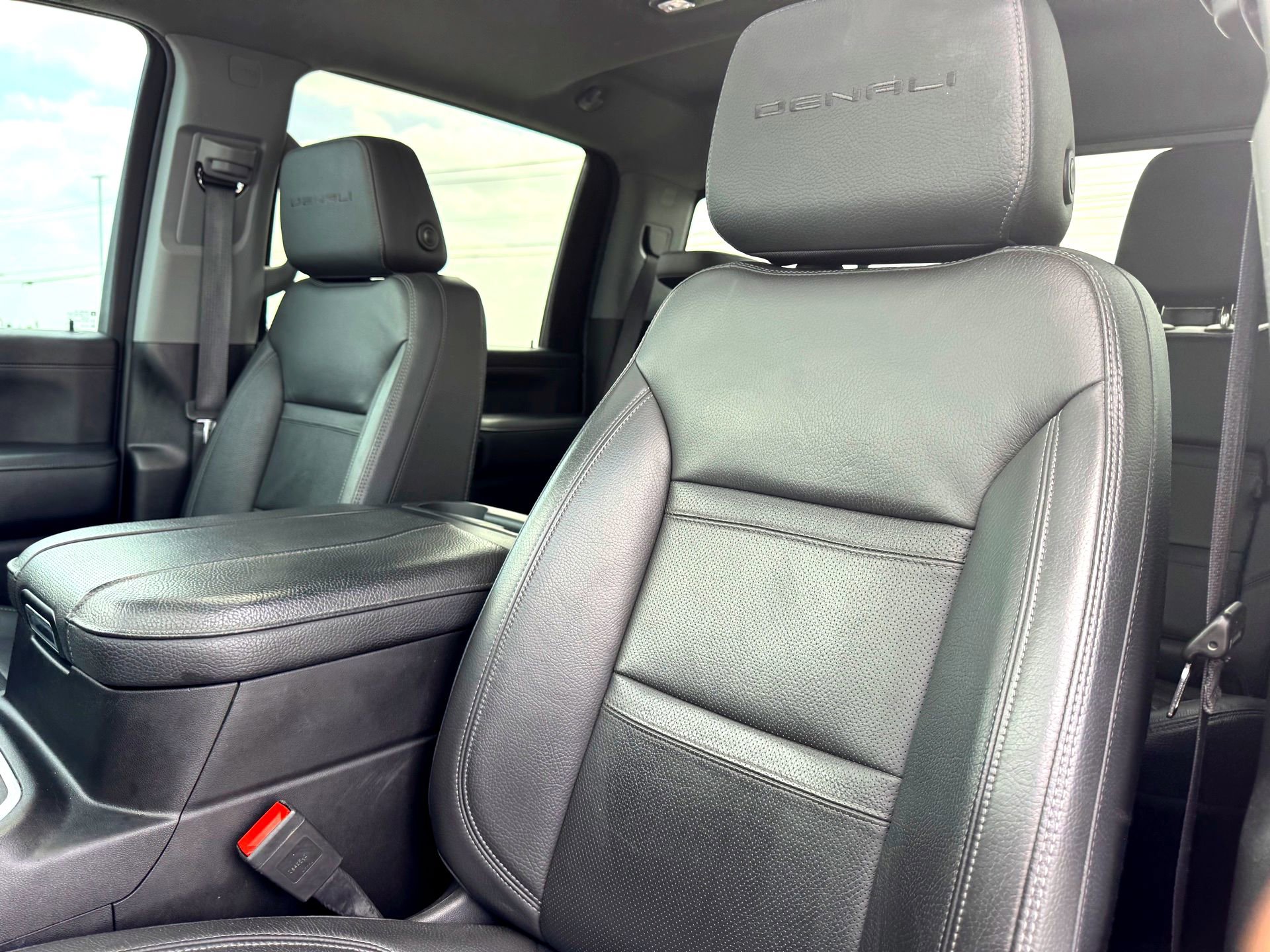 Used 2023 GMC Sierra 3500 Denali w/ Denali Black Diamond Edition image 14