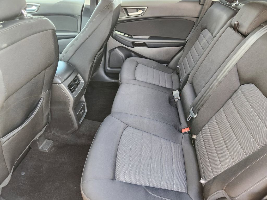 Used 2018 Ford Edge SE image 18