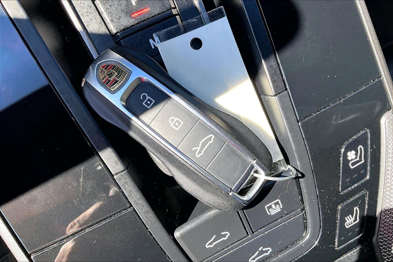 Used 2022 Porsche 911 Carrera RWD image 12