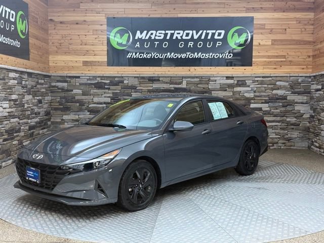 Used 2023 Hyundai Elantra SEL w/ Preferred Accessory Package FWD video 3