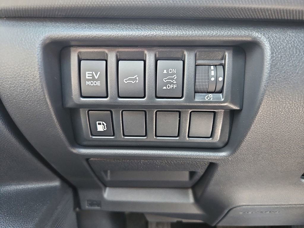 Used 2025 Subaru Forester Limited w/ Popular Package image 16