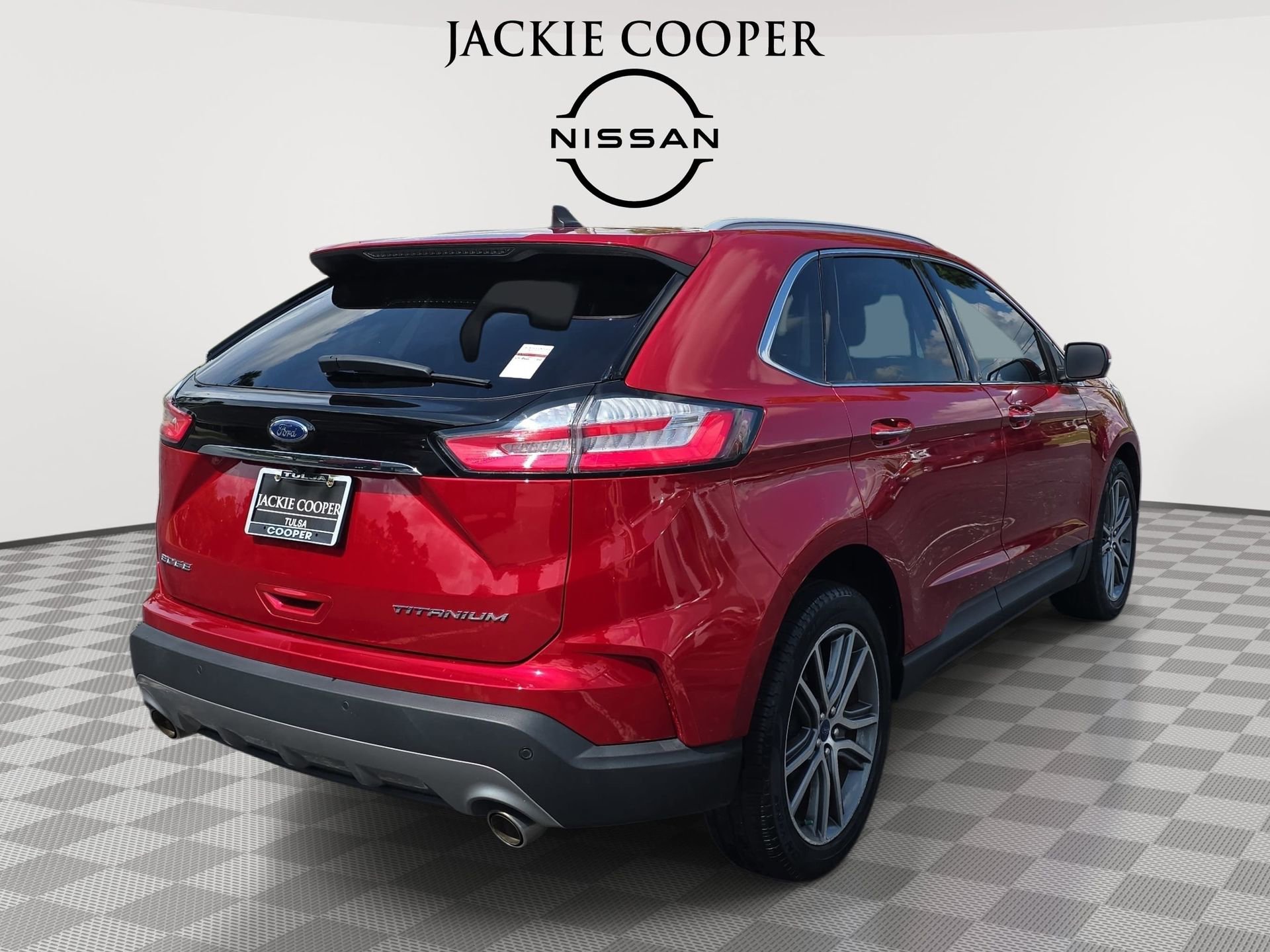 Used 2020 Ford Edge Titanium FWD image 5