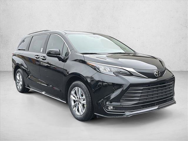 New 2026 Toyota Sienna XLE image 3