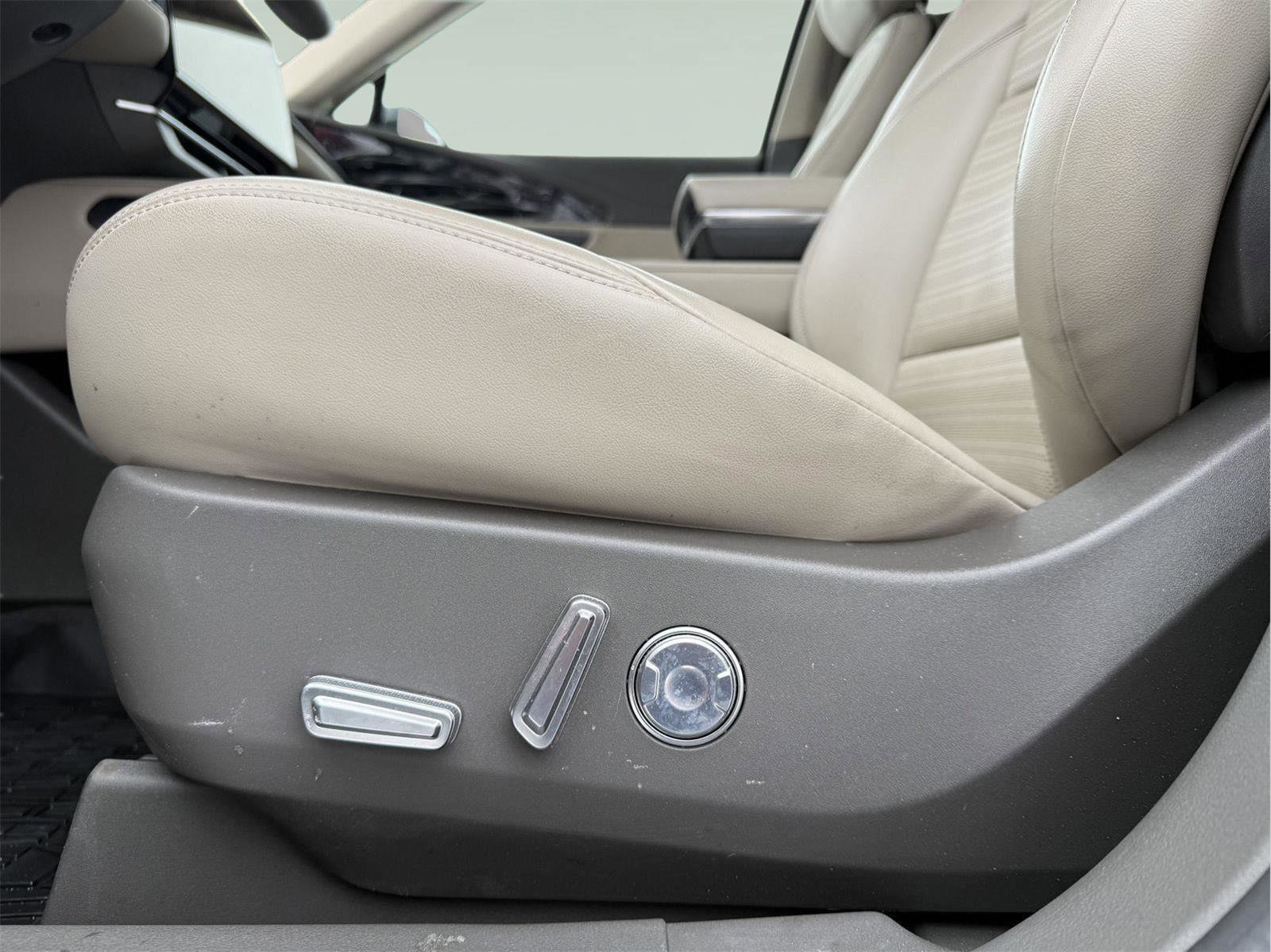 Used 2024 Lincoln Nautilus Reserve w/ Equipment Group 202A image 10