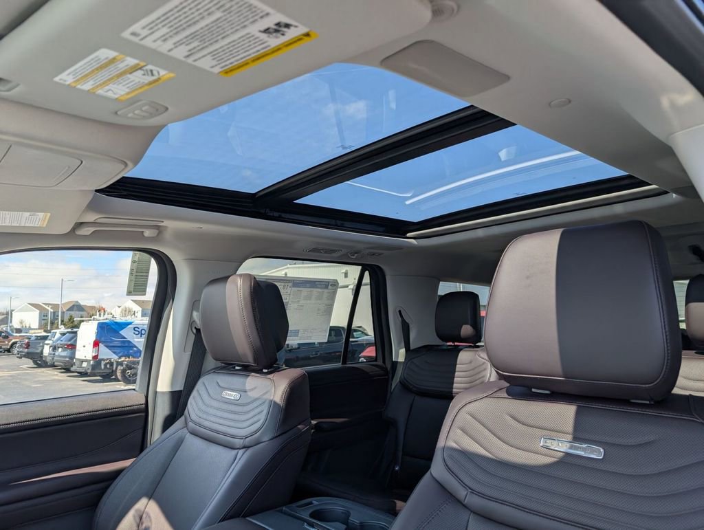 New 2026 Ford Expedition Platinum image 5