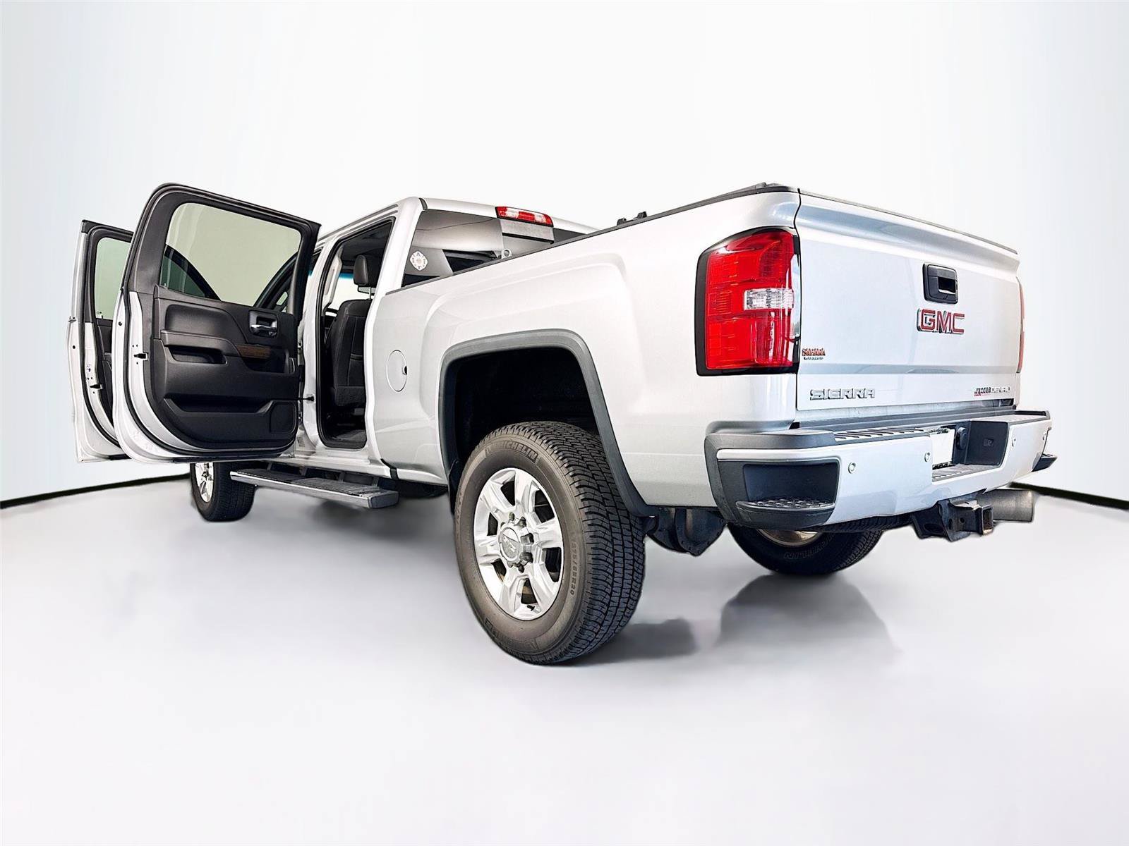 Used 2019 GMC Sierra 2500 Denali w/ Duramax Plus Package AWD/4WD image 21