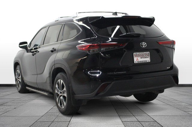 Used 2022 Toyota Highlander XLE image 5