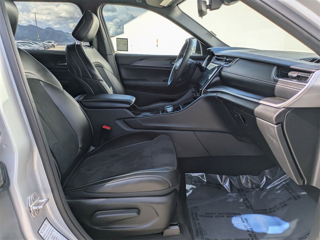 Used 2024 Jeep Grand Cherokee L Laredo image 33