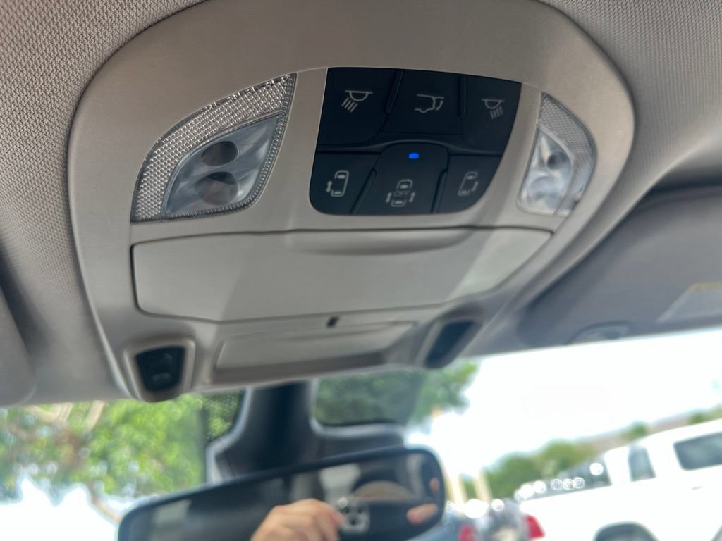 Certified 2023 Chrysler Pacifica Limited FWD image 42
