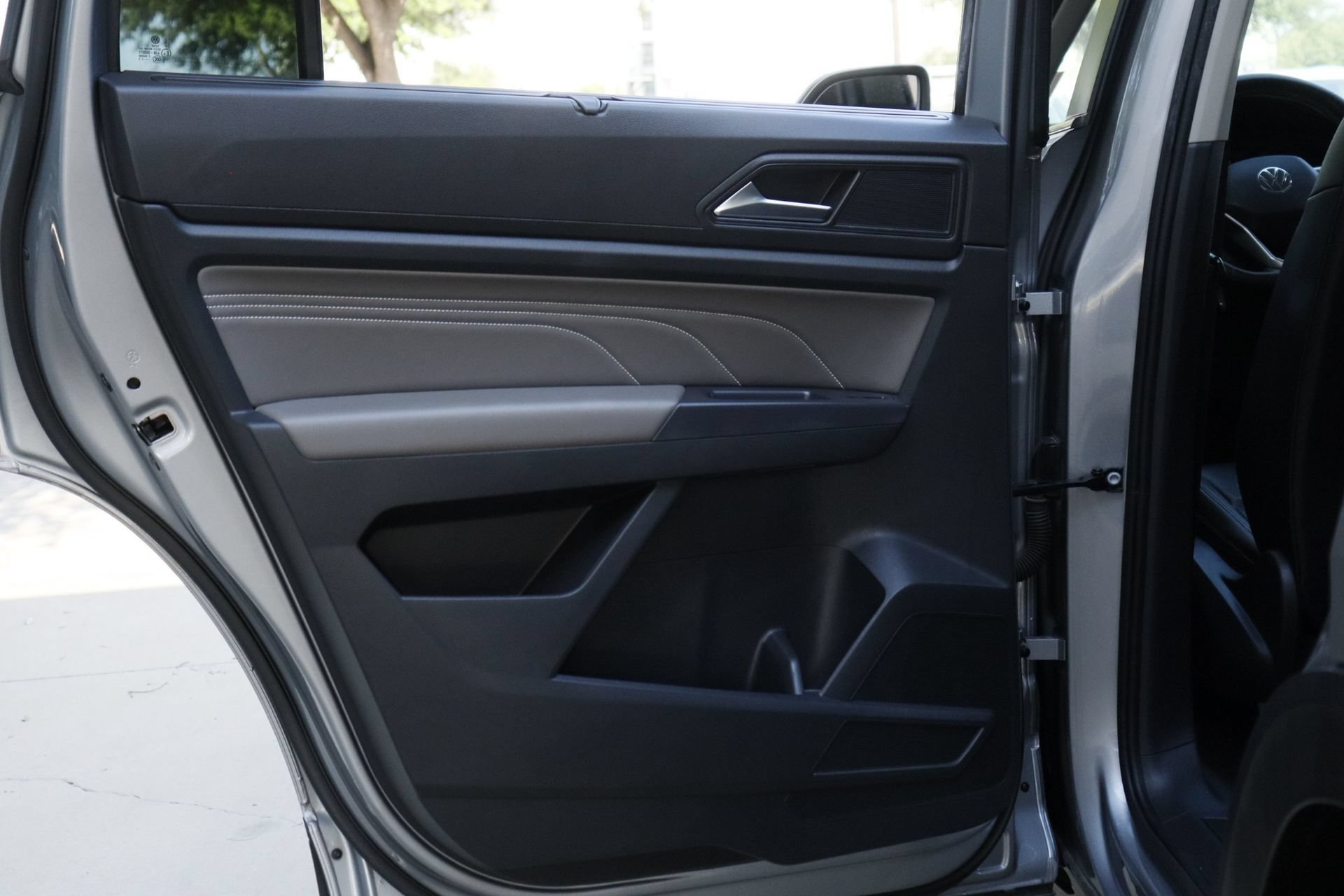 Used 2021 Volkswagen Atlas SE w/ Panoramic Sunroof Package FWD image 30