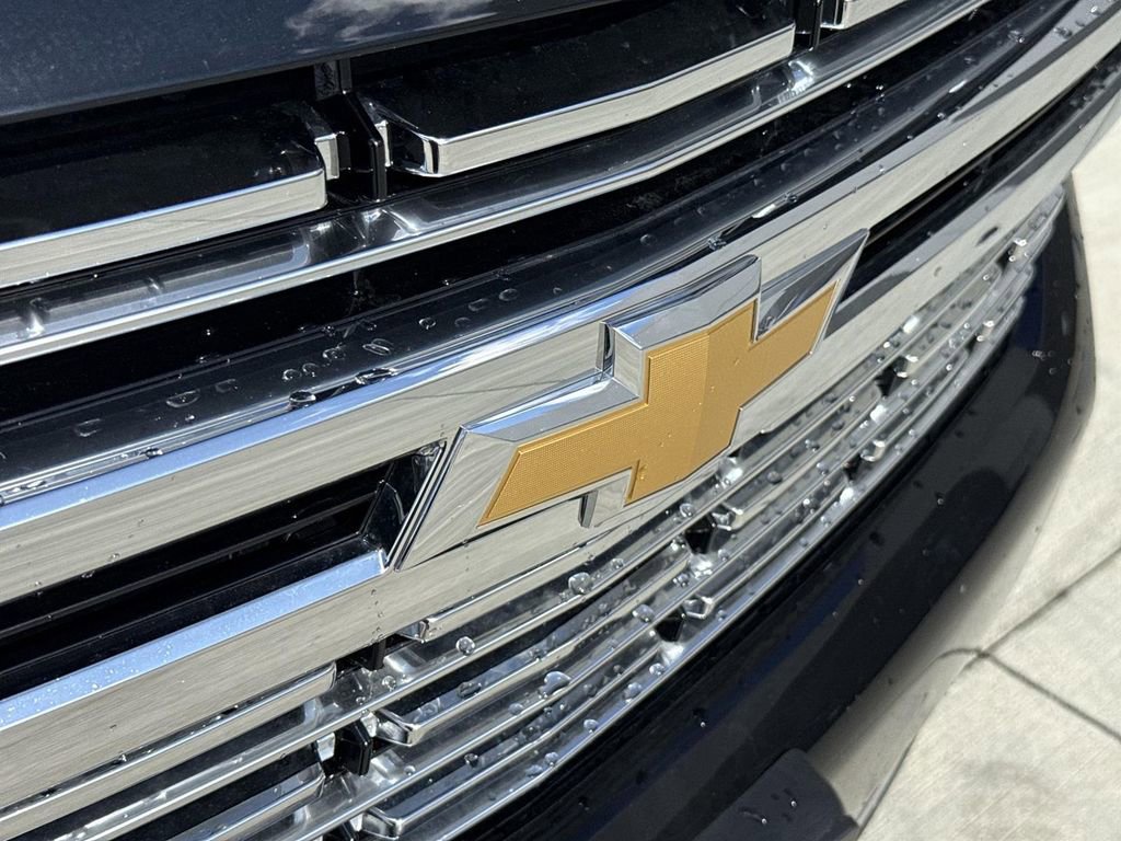 Used 2024 Chevrolet Suburban Premier image 28
