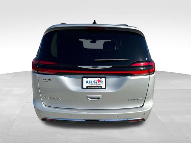 Used 2023 Chrysler Pacifica Limited image 8