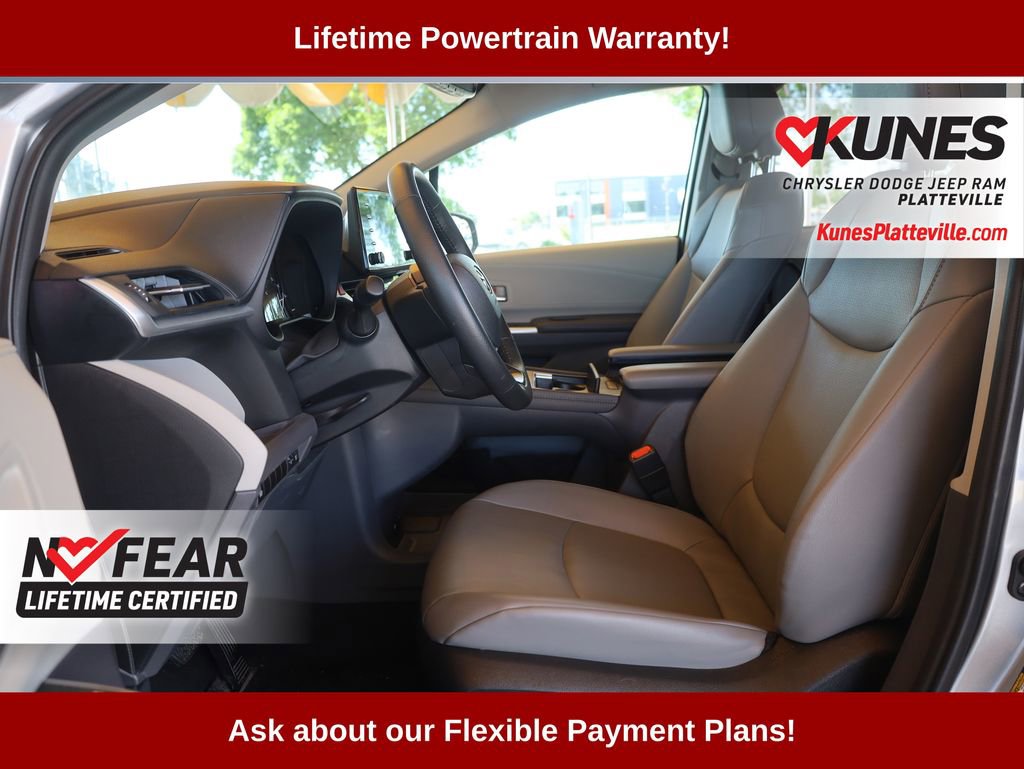 Used 2024 Toyota Sienna XLE image 32