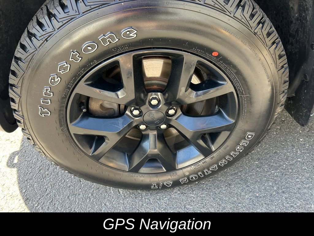 Used 2017 Jeep Cherokee Trailhawk w/ Comfort/Convenience Group AWD/4WD image 10