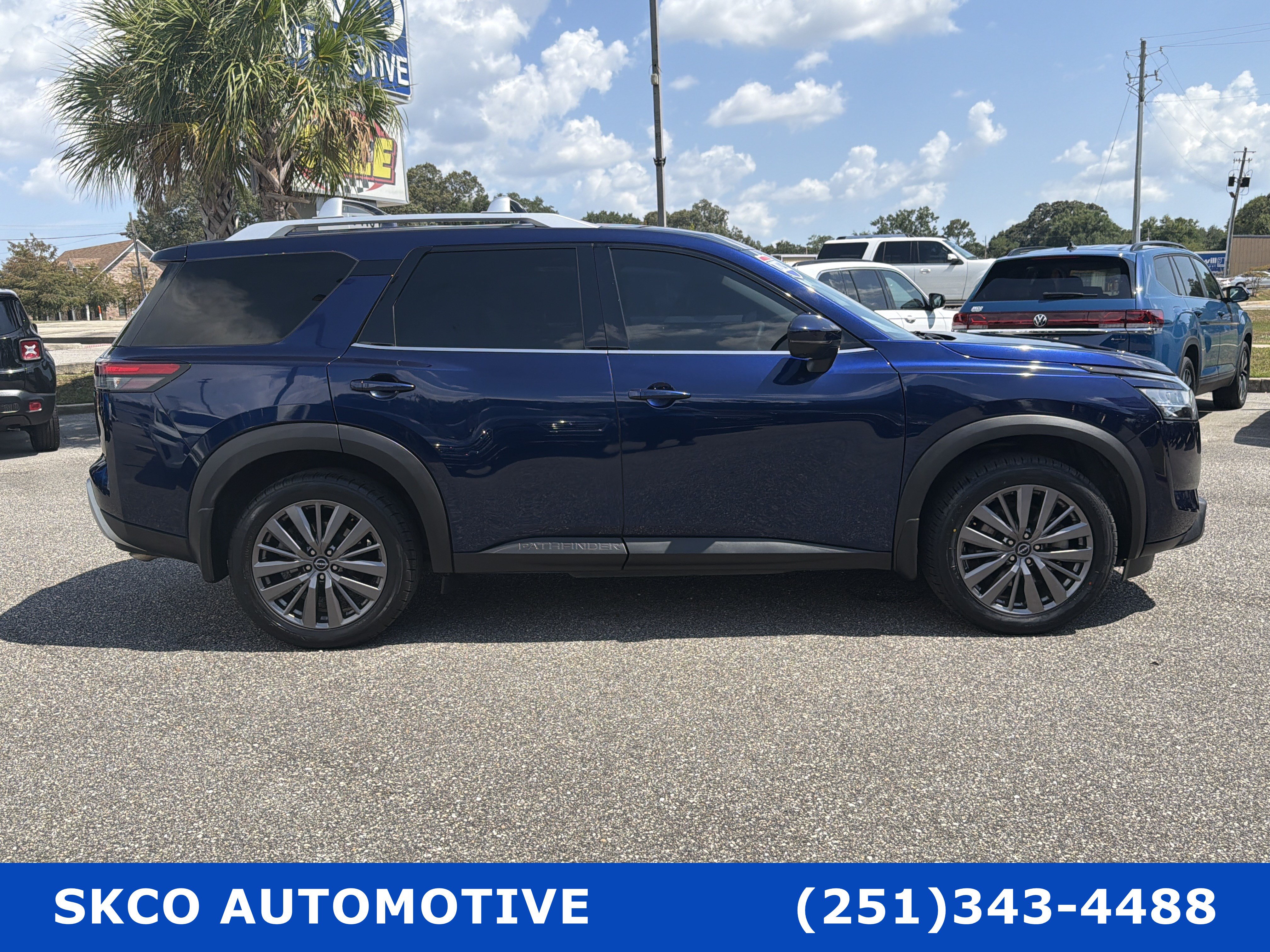 Used 2023 Nissan Pathfinder SL w/ SL Premium Package FWD image 6