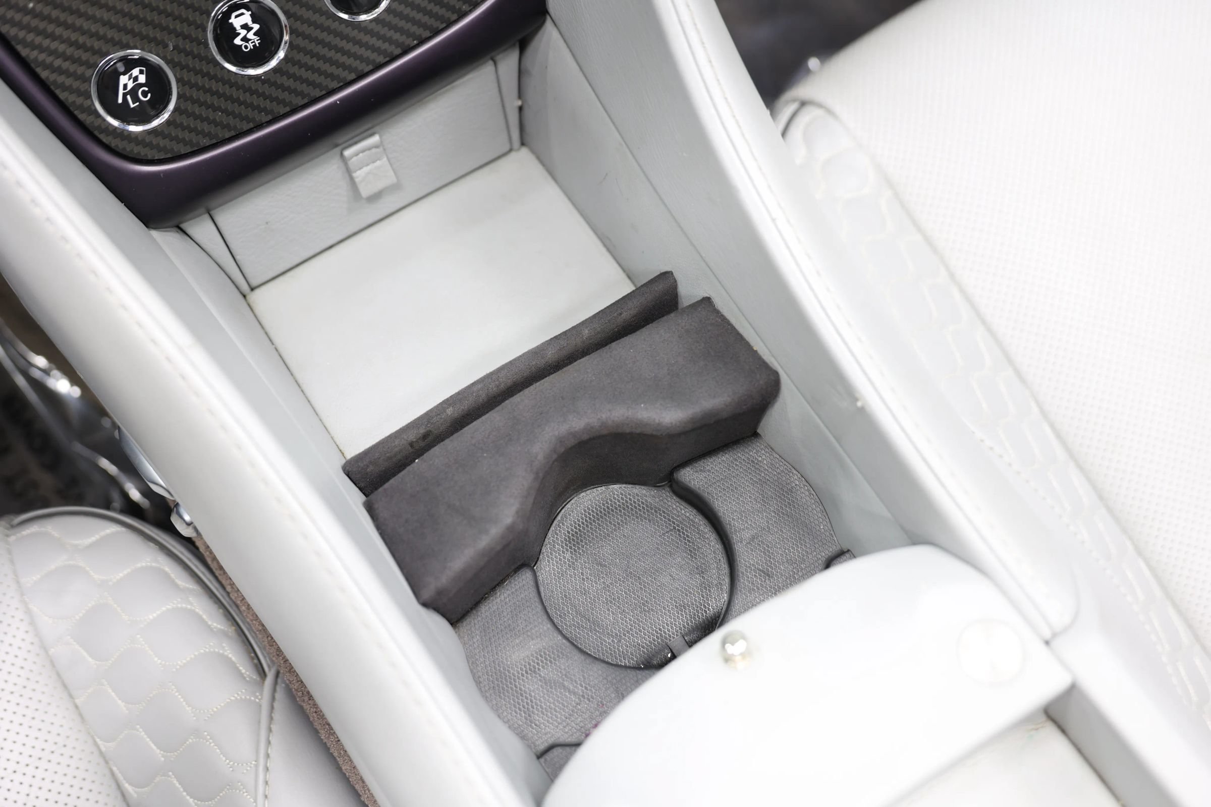 Used 2014 Aston Martin Vanquish Volante RWD image 46
