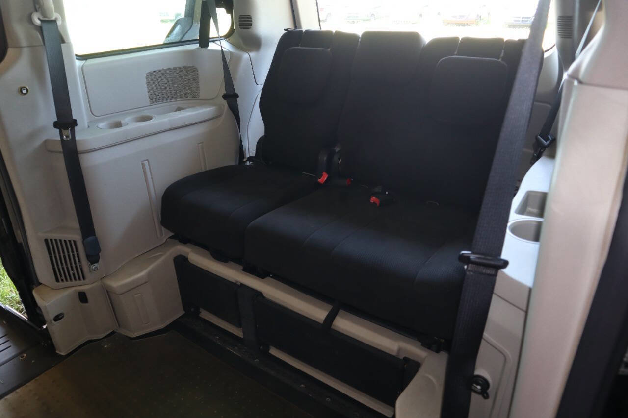 Used 2012 Dodge Grand Caravan American Value Package FWD image 30