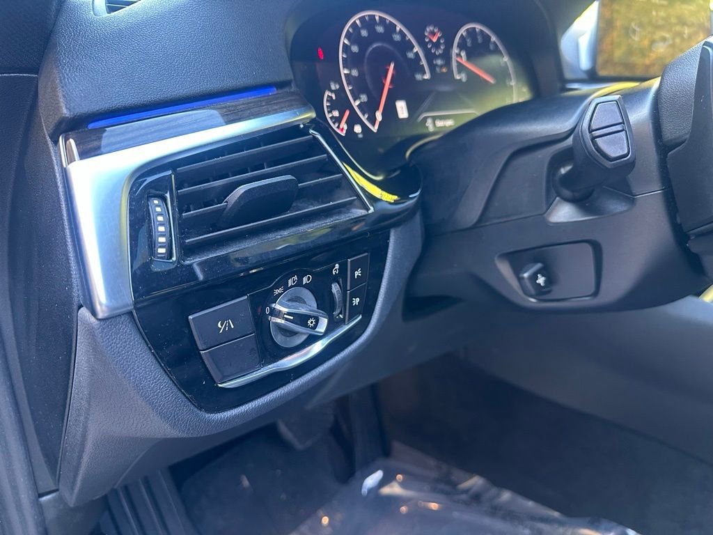 Used 2019 BMW 530i xDrive w/ Dynamic Handling Package image 20