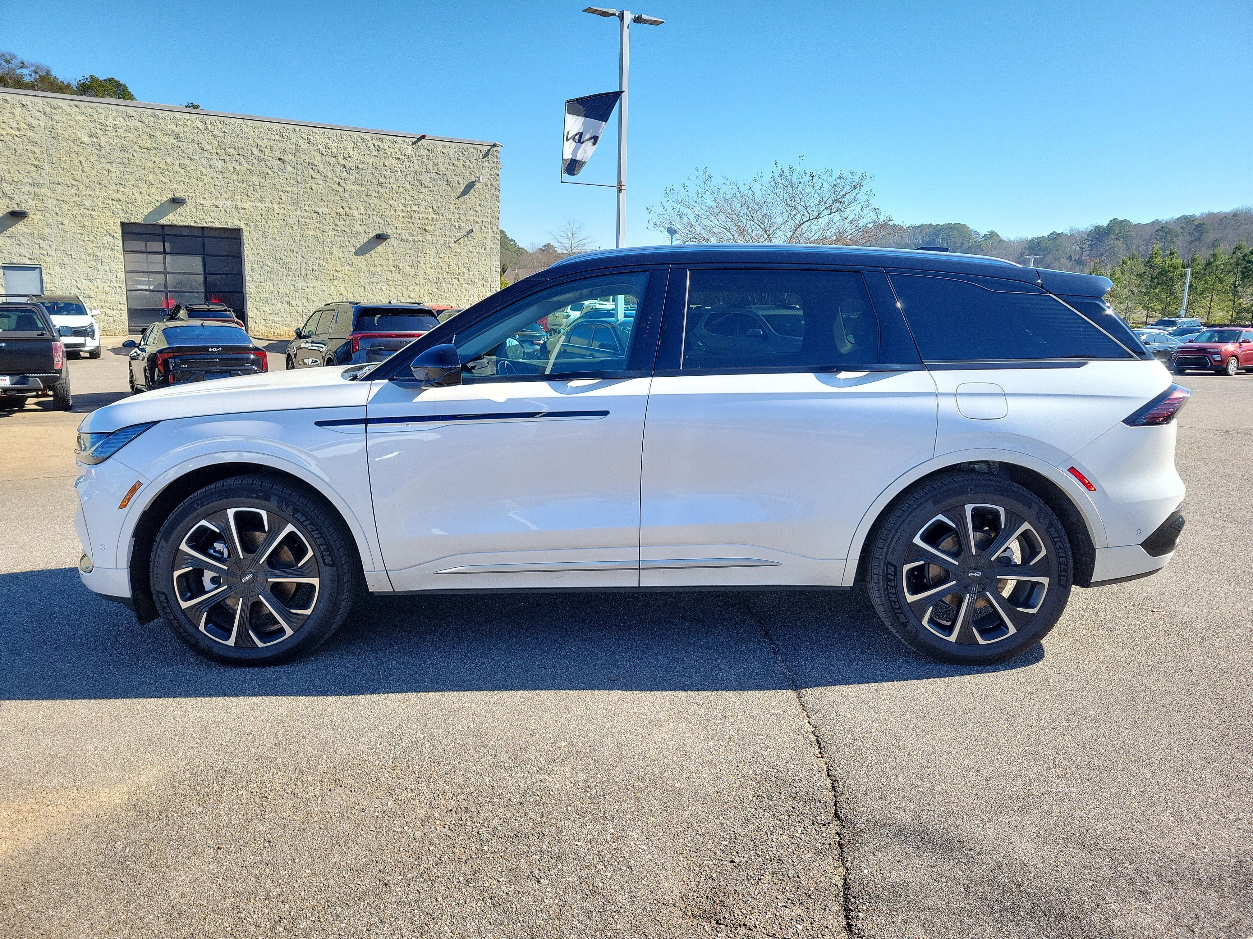 Used 2024 Lincoln Nautilus Reserve w/ Equipment Group 202A image 22