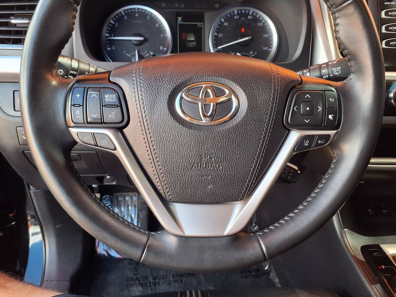 Used 2019 Toyota Highlander SE w/ Carpet Mat Package (TMS) FWD image 24