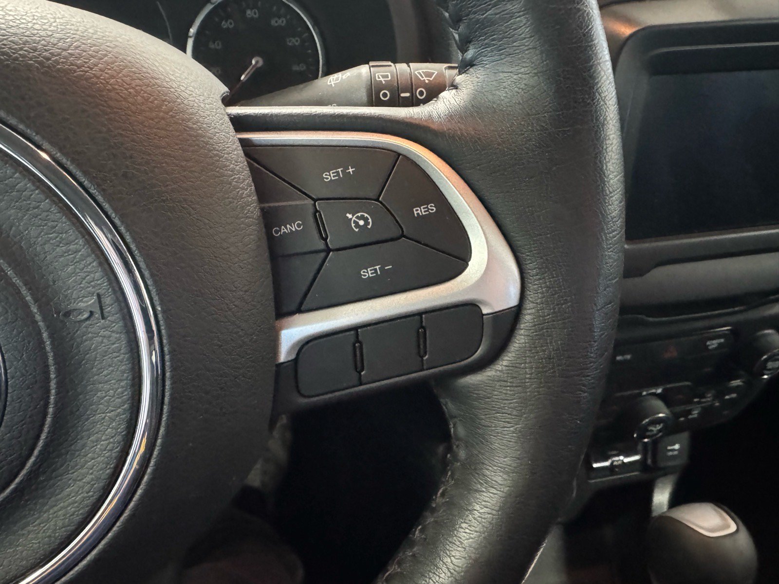 Used 2019 Jeep Renegade Latitude w/ Cold Weather Group AWD/4WD image 24