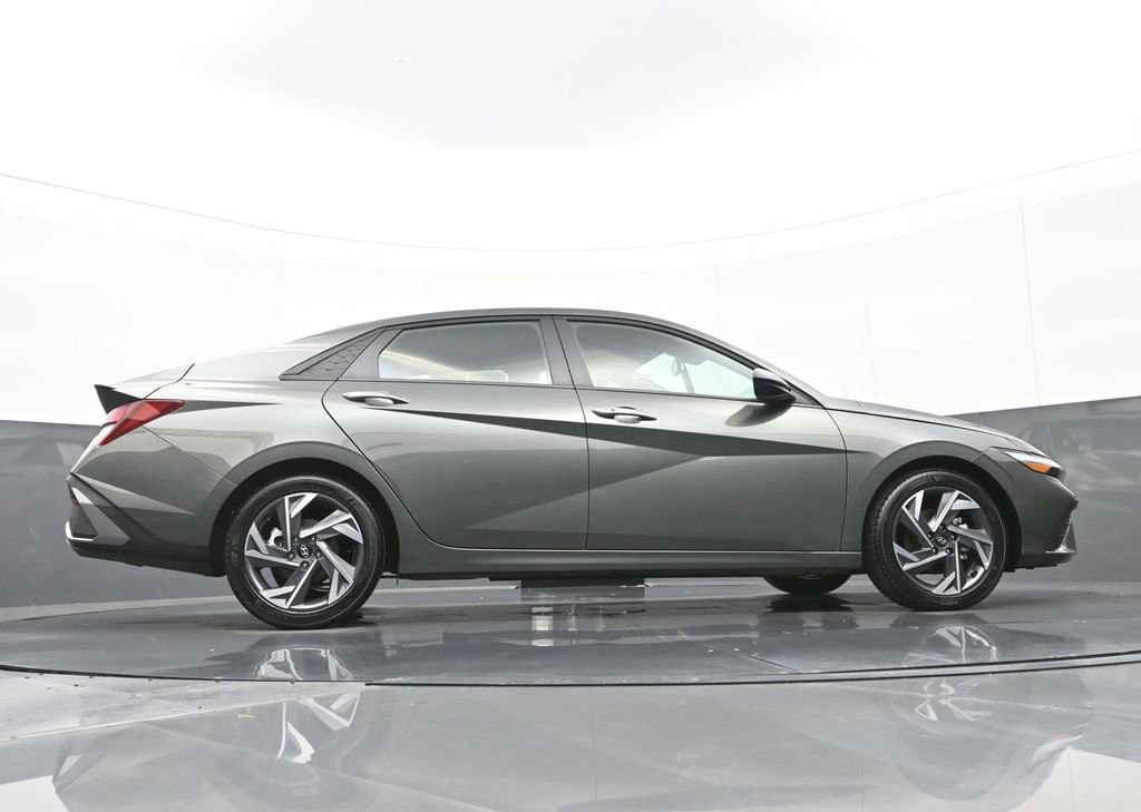 Certified 2025 Hyundai Elantra Sport image 37