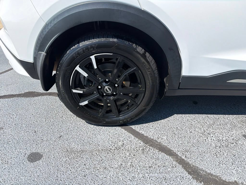 Used 2022 Nissan Kicks SR FWD image 17