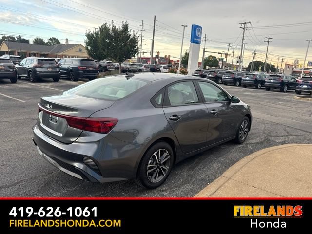 Used 2023 Kia Forte LXS w/ LXS Technology Package FWD image 5